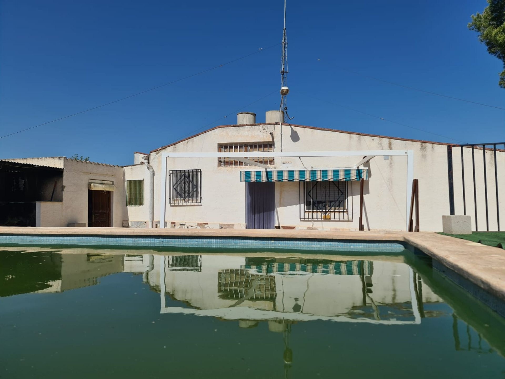 Schönes Landhaus mit 3 Schlafzimmern und 2 Bädern in Sax mit Pool.